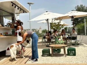 עגלת הקפה של שלוש לקפה בלפיד - עגלת קפה קהילתית באזור מודיעין