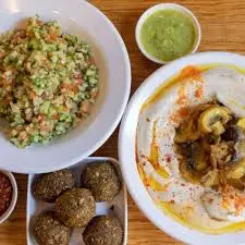 סיור אוכל בשוק ומגוון מנות